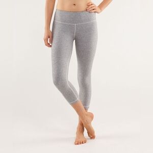 Lululemon Wunder Under Cropped Length in Herringbone White/Black - Size 6